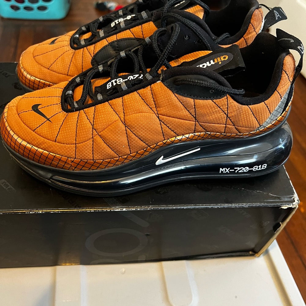 Nike MX-720-818 Sneakers..